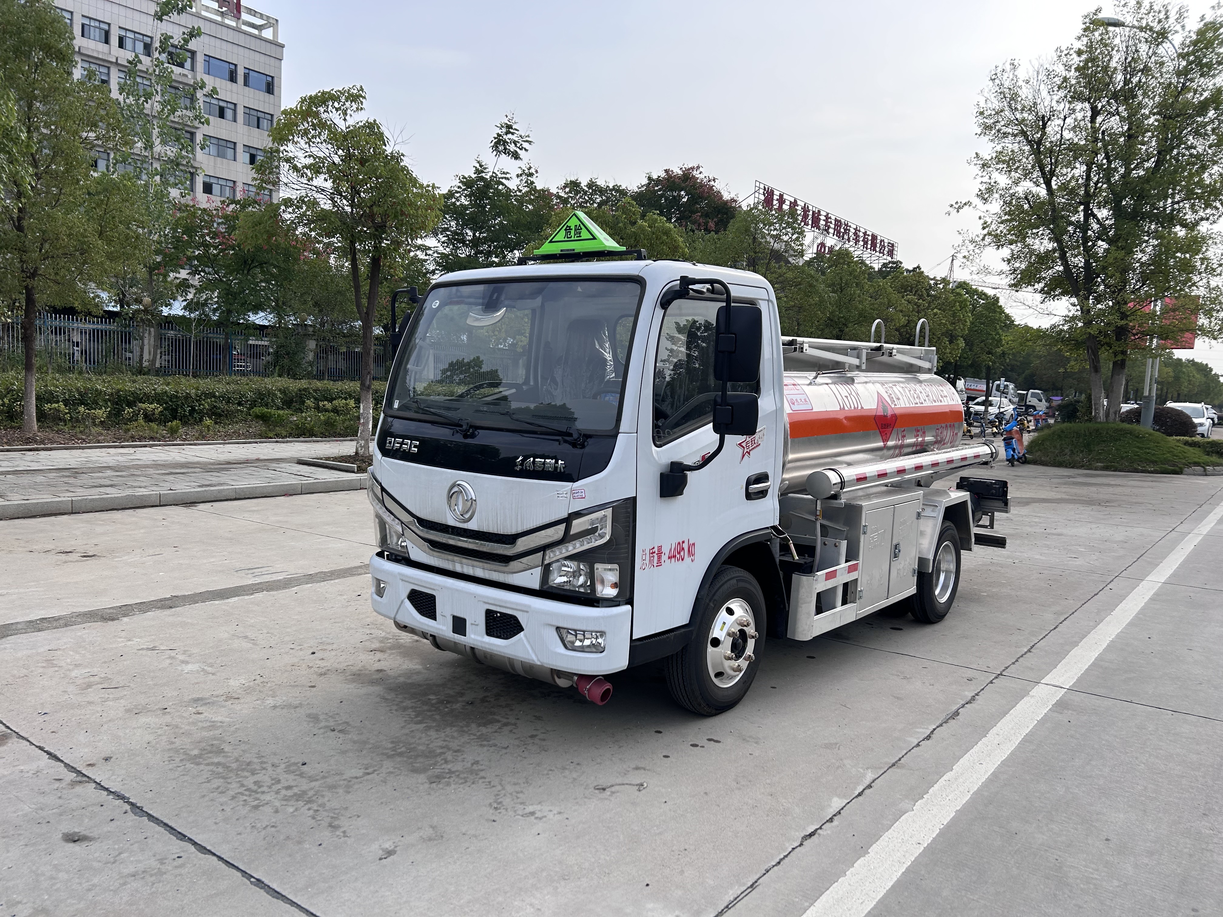 東風(fēng)D5 2.78方藍(lán)牌加油車（鋁合金）